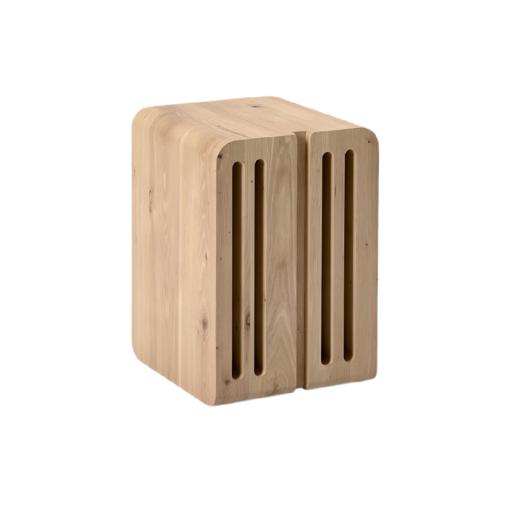 **Technische Titel in het Nederlands: Minimalistisch Houten Blok met Ventilatieopeningen**